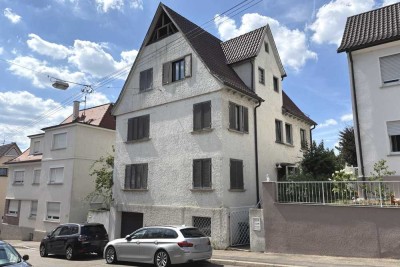 Nettes 3-Familienhaus mit Garage in Stuttgart-Untertürkheim