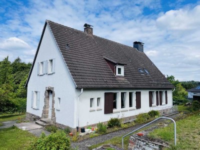Repräsentatives Ein- bis Zweifamilienhaus mit tollem Grundstück in Wolfhagen-Gasterfeld