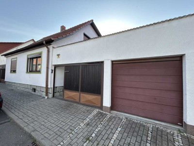 Verkaufe saniertes EFH mit Garagen auf kleinem Grundstück