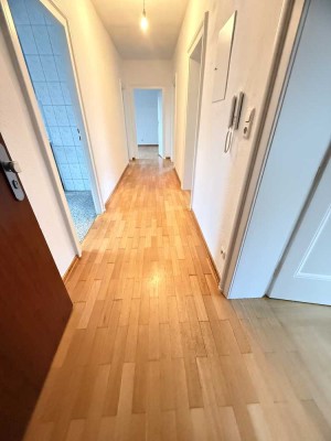DORNBUSCH: 4-ZW + ALTBAU + PARKETT + GR. KÜCHE + EBK + TL-BAD NEU 2025