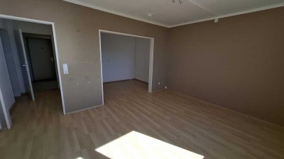 Helle 1-Zimmer-Whg mit Schlafnische und Balkon !