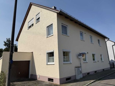 Dreifamilienhaus mit Entwicklungspotential und zusätzlichen Bauplatz in  Regensburg Schwabelweis