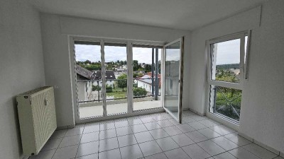 Renovierte, helle 2-Zimmer-Wohnung mit Balkon für Paare oder Single geeignet