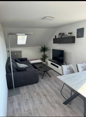 Einzug ab 16.08 möglich, renovierte 2,5-Raum-DG-Wohnung, Oberhausen AUG -nicht möbliert
