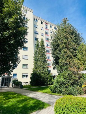 IMMO LOVE Königsbrunn- Ab sofort frei! Kernsanierte 3 ZKB, EBK, Balkon mit 73m²!