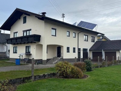 „Geräumiges Zweifamilienhaus mit Garten in ruhiger Lage von Munderfing“