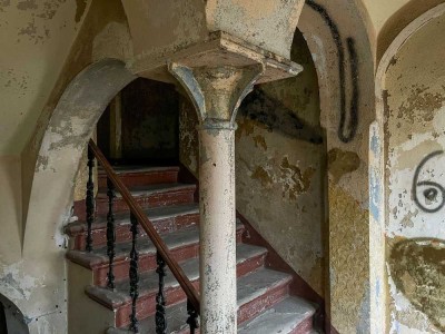 Herrschaftliche Villa mit großzügigen Wohnungen