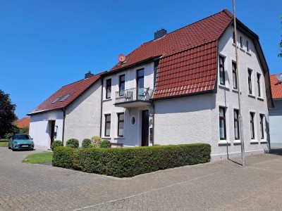 Charmante 3-Zimmer-Altbauwohnung im Erdgeschoss  - Zentrale Lage -