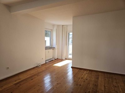 Bitte schriftliche Anfragen: 
Helle 2Zi. Wohnung in charmanter Lage sucht Mieter