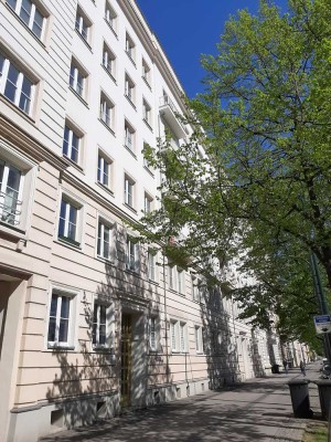 *Helle Wohnung mit Fahrstuhl, Balkon und Tageslichtbad sucht Dich!!*