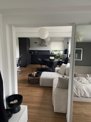 Möbliert - MODERNES DESIGN in WEST - Stylische 2-Zimmer-Wohnung mit Terasse