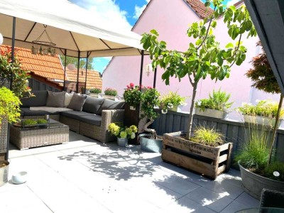 SCHAIDT: Wohnen auf zwei Ebenen: 3 Zimmer Maisonette mit großer Dachterrasse