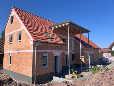 Hünfeld-Oberrombach: MEHR RAUM, MEHR LUXUS: ENERGIEEFFIZIENTE DACHGESCHOSSWOHNUNG MIT AUSBAUPOTENZIA