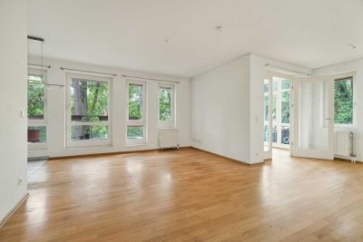 Wohnen mit Stil: 2-Zimmer-Wohnung mit 2 Wintergärten, Balkon & Carport