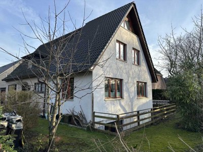 Teilmodernisiertes 
8 Zimmer-Einfamilienhaus
in Schenefeld