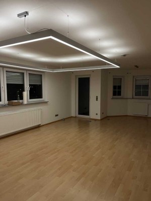 Geschmackvolle 4,5-Zimmer-Wohnung mit Balkon und EBK in Bitzfeld