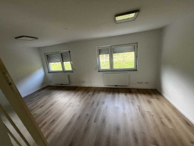 Doppelhaushälfte, 6,5 Zimmer, in Aufseß, großzügige, helle Räume, renoviert, Garage, ab sofort frei