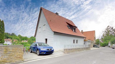 Gepflegtes Einfamilienhaus mit Balkon, Ausblick und Garage