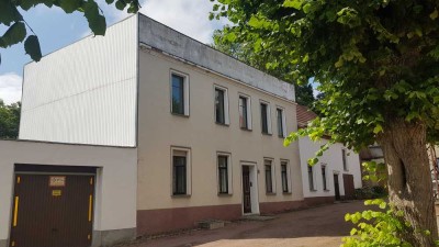 Geräumiges, preiswertes 8-Zimmer-Wohnhaus mit Nebengebäude in Wettin-Löbejün Löbejün