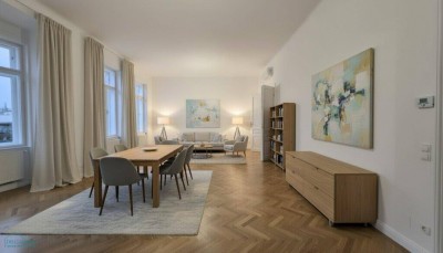 SCHÖNE ALTBAUWOHNUNG - NÄHE ROCHUSMARKT