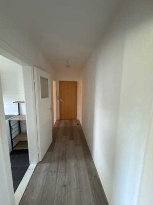 Schicke 2 Zimmer Wohnung mit einfache EBK und Wannenbad