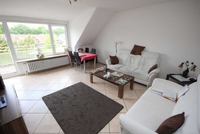 Gut geschnittene 3-Zimmer-DG-Wohnung mit großem Süd-Balkon und Einzelgarage