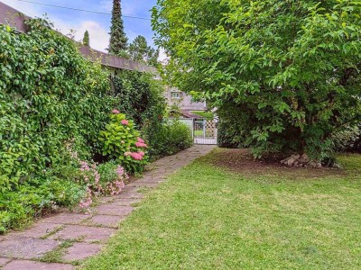 Top-Lage: Schönes Einfamilienhaus mit großem Garten und Garage