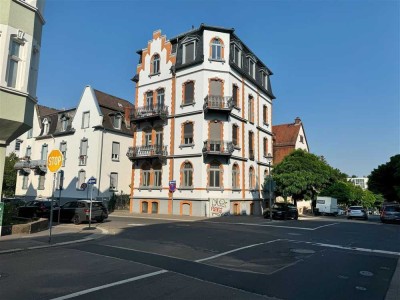 Elegante Stadtvilla: Zentrale Lage mit Blick auf charmante Nachbarhäuser und urbanem Flair