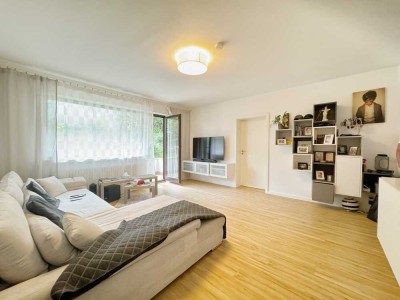 Helle 2 Zimmerwohnung mit Balkon im Gartengeschoss