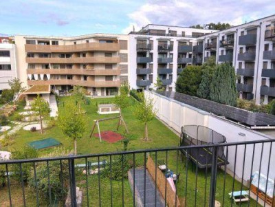 Ruhiger 2 ZIMMER-NEUBAU + großer Balkon 11m² + Einbauküche + Bad mit Wanne und WC + Lift + TG-Platz!