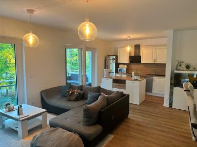 � 2 Zi.-Wohnung � im 1.OG ab sofort