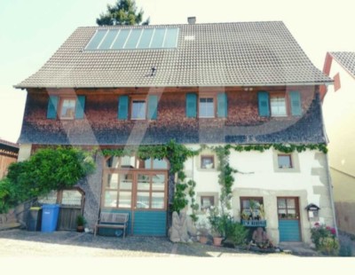 Charmantes Bauernhaus mit Geschichte und Charisma, hochwertige Schreinerarbeiten