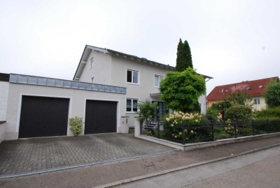 Helle 4,5-Zimmer-Wohnung mit Balkon und Garage in Wettstetten – ab sofort frei!