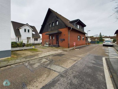 Attraktives Immobilienpaket in Baumberg – Einfamilienhaus (2012) + Zweifamilienhaus (1982)+3 Garagen