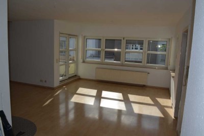 Schön, gepflegte 4,5-Zimmer-Maisonette-Wohnung mit Balkon und EBK in Aidlingen
