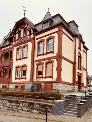 Großzügige 4-Zimmer-Wohnung mit Altbau-Charme in Weilburg