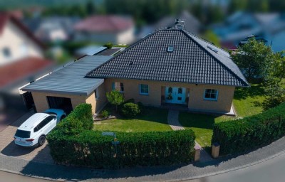 Charmanter Bungalow in ruhiger Lage: Wohnen wie im Urlaub