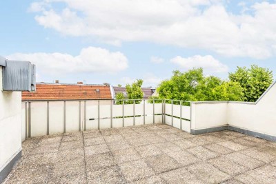 Vermietete, lichtdurchflutete 3-Zimmer-Dachgeschosswohnung mit Terrasse, großem Balkon & Tiefgarage