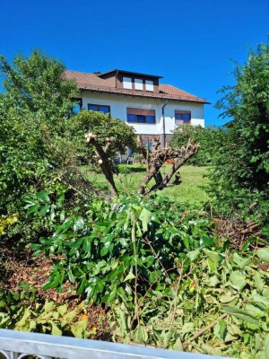 Mehrfamilienhaus mit 4 Wohneinheiten incl. Baugrundstück für Bungalow  mit Dachterrasse.