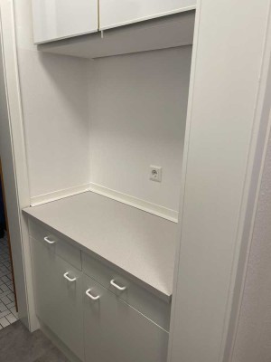 1-Zimmer-Appartement mit kleiner Küche und Bad