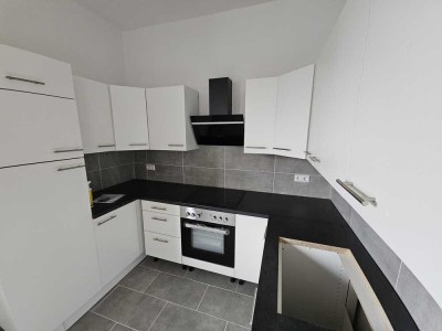 Kurz vor der Fertigstellung. Erstbezug nach Sanierung 2 Zimmer Wohnung mit Balkon und EBK