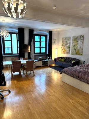 Charmante 1-Zimmer-Altbauwohnung in Bestlage
