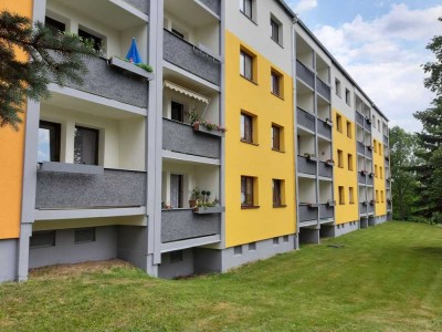 Neu renovierte 4-Raum-Erdgeschosswohnung in gepflegtem Mehrfamilienhaus
