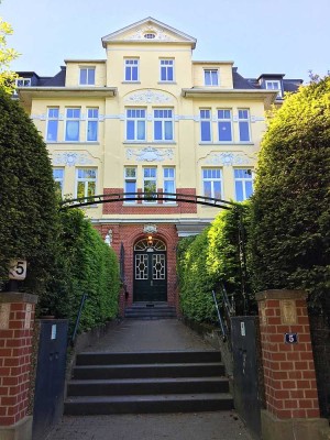 Modernisierte 3-Raum Souterrain-Whg. in prachtvoller Gründerzeitvilla!