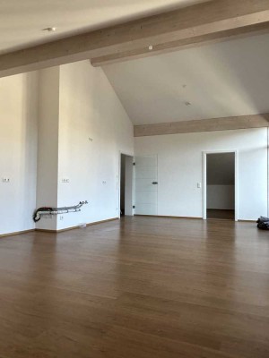 Exklusive 4-Zimmer-DG-Wohnung mit gehobener Innenausstattung mit Balkon in Bad Tölz