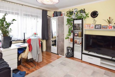 Vermietetes Zweifamilienhaus mit drei Garagen und Vollkeller in Barsinghausen-Hohenbostel.