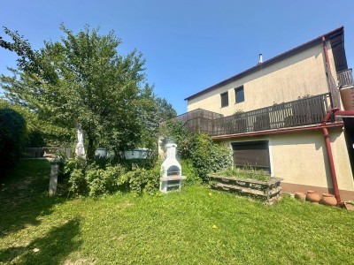 Charmantes Einfamilienhaus mit Garten und Pool