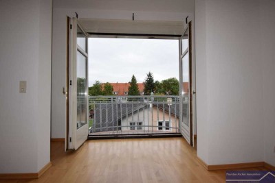 Niederrad: Stilvolle, großräumige 2,5 Zi..-AB-Whg. mit Wohnküche (EBK) und Balkone)EBK