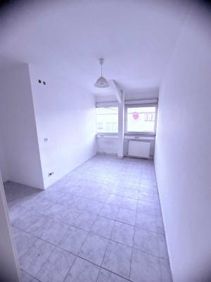 Große Wohnung für Gewerbetreibend, Arbeiter und Monteure