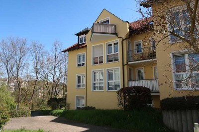 Vermietete 2-Zi.-Eigentumswohnung mit Balkon und PKW-Freistellplatz!